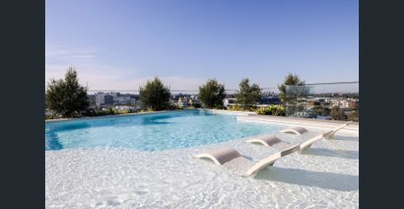 NEAR NEW THREE BEDROOM APARTMENT, CLOSE TO TRAIN STATION. AVAILABLE FROM 28/11/2025! - Photo 2