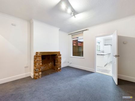 2 bedroom end of terrace to let - Photo 5