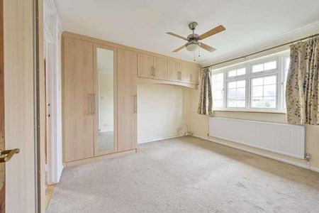 Avenue Road, Raynes, SW20 - Photo 4