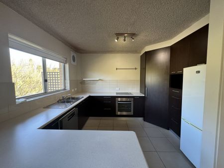 6/60 Trinculo Place, Queanbeyan - Photo 2