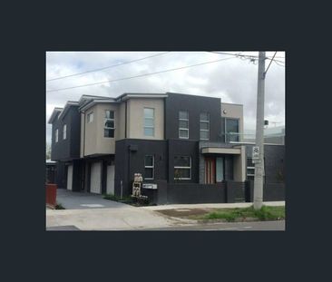 Modern Townhouse Living - Photo 5