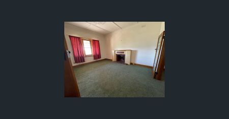 Charming 3-Bedroom Home - Photo 3