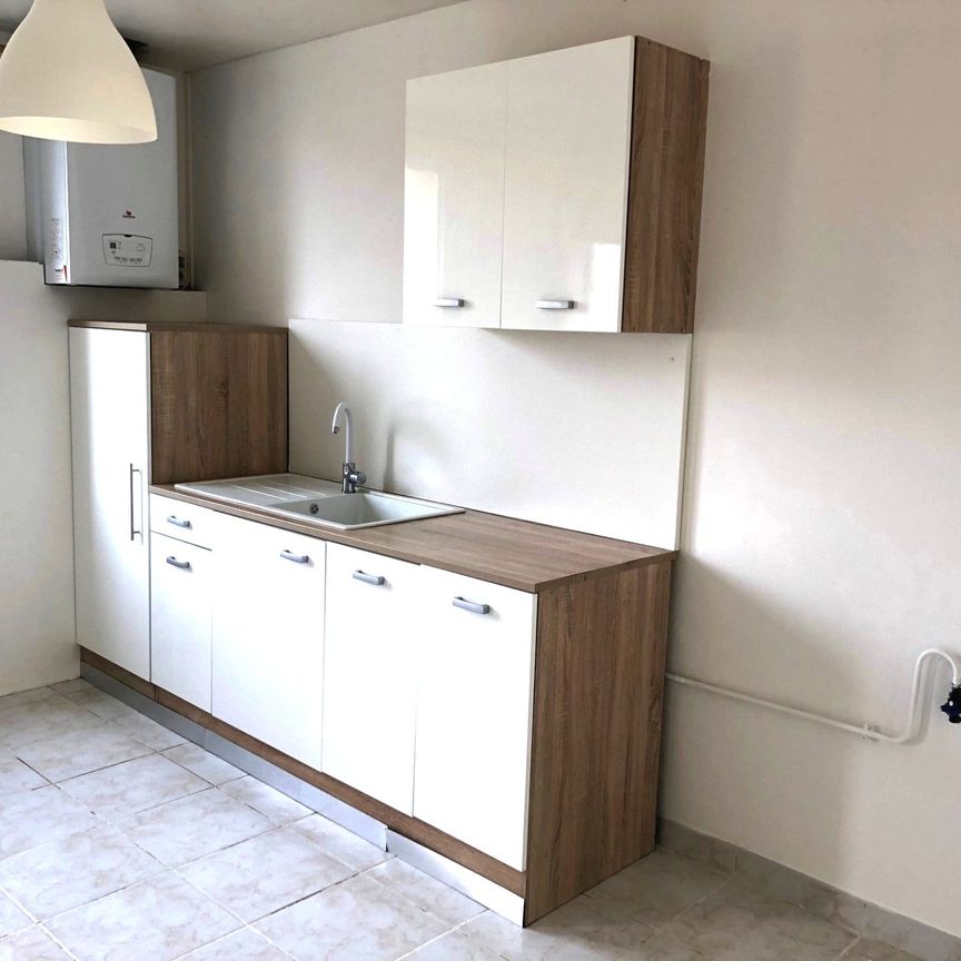 Location Maison 4 pièces 77m² CLERIEUX 26260 - Photo 1