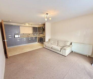 2 bedroom ground floor flat to rent - Photo 2