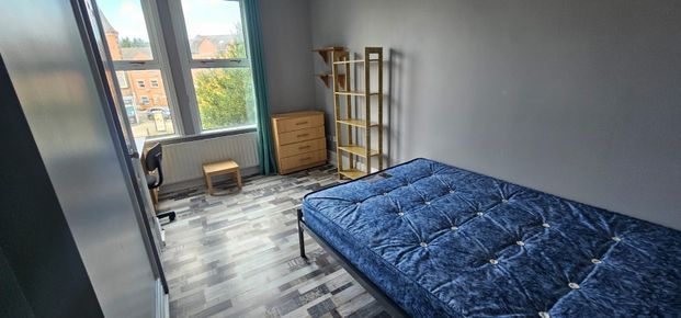 9 Bed - 57 Brudenell Road, Hyde Park, Leeds - LS6 1HA - Student - Photo 1