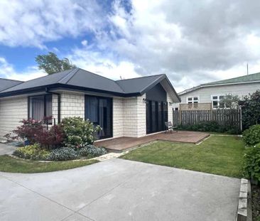 Stylish Living in Central Blenheim - Photo 3