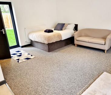 Studio to rent - Photo 2