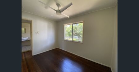 Charming Family Home with Huge Yard in Tingalpa! - Photo 5