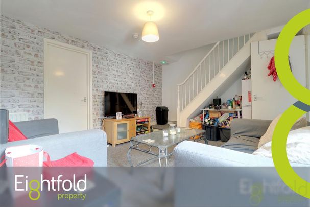 6 bedroom terraced house to rent - Photo 1