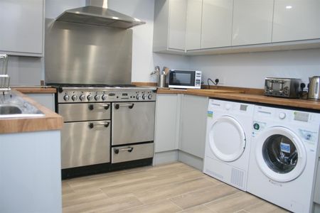 To Let - Photo 5
