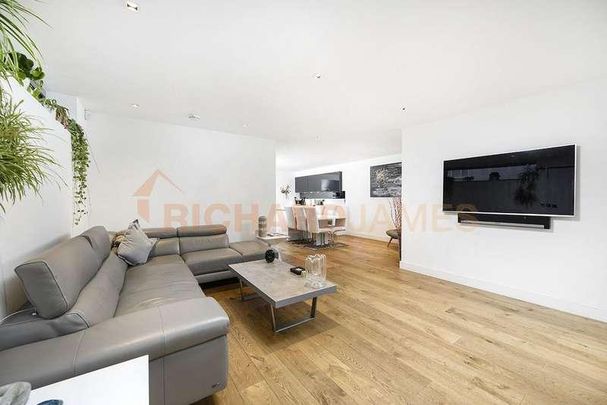 Goodwyn Avenue, Mill Hill, NW7 - Photo 1