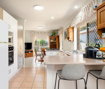 Stylish Low-Set Family Home in Prime Tingalpa Location - Photo 2