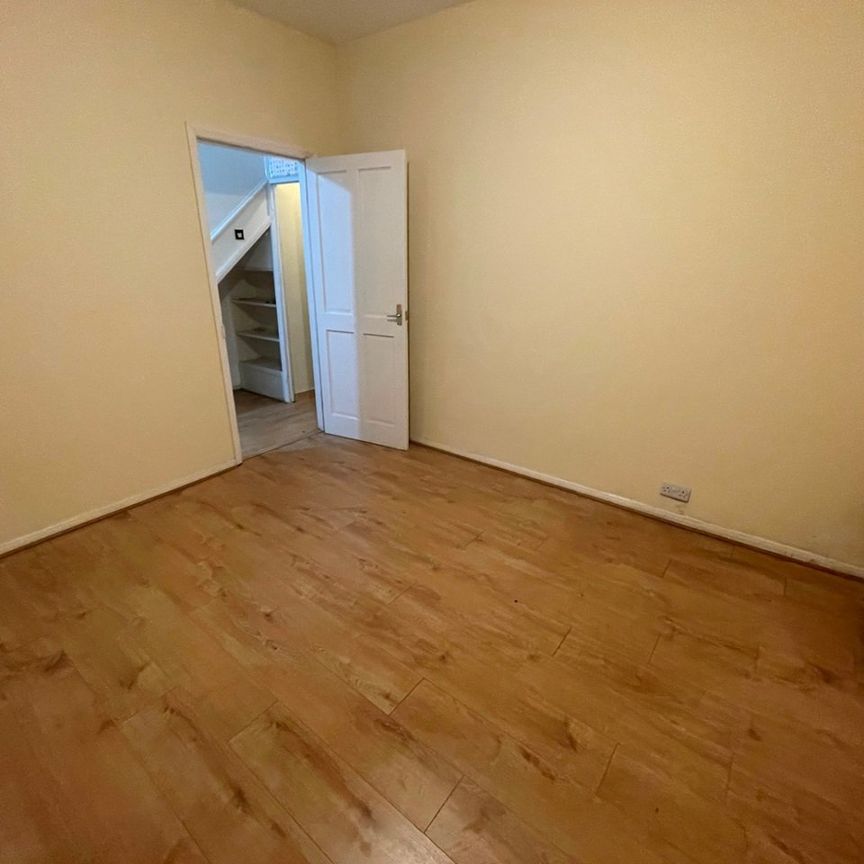 3 Bed Terraced House, Oakleigh Road South, N11 - Photo 1