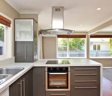 Sunny Family Home - Photo 4