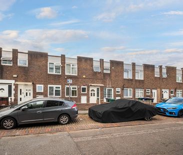 2 Bed Terraced House, Cobham, NW9 - Photo 6