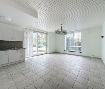 Appartement te huur in Tournai voor € 800 met 1 slaapkamer - Photo 2