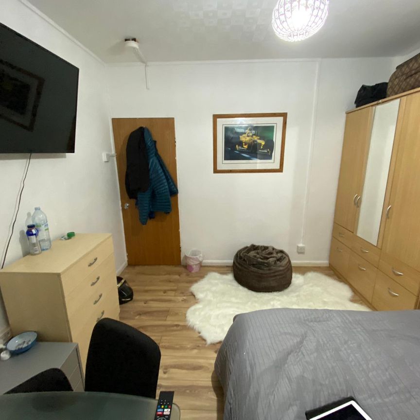 RM5 Tarling Street | Shadwell | London | E1 0AZ - Photo 1