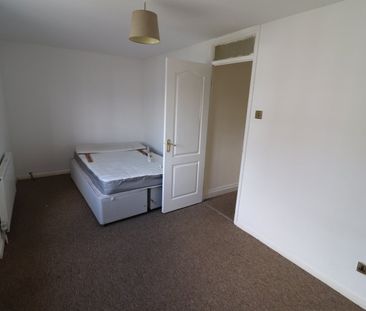 Ayletts, Basildon - Photo 5