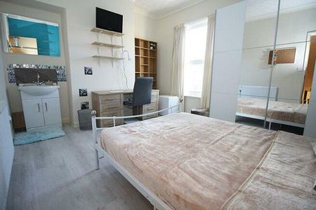 4 bedrooms House for Sale - Photo 4