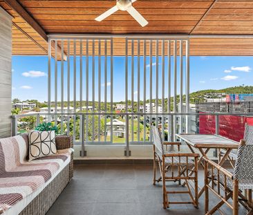 TOP FLOOR APARTMENT - STUNNING VIEWS! - Photo 6