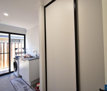 Stunning New Family Home in Ellenbrook - Photo 2