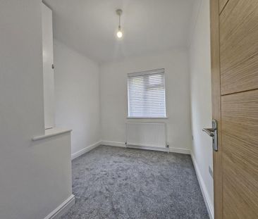 3 bedroom end of terrace house to rent - Photo 5