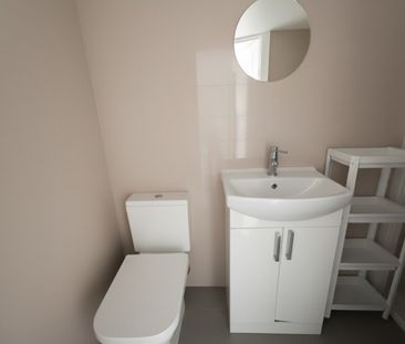 High Road, London, N12 - Photo 3