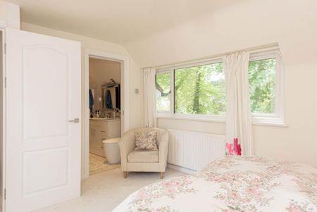 5 bedroom detached house to rent - Photo 4