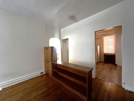 Regina Apartment near Cathedral Area - Photo 4