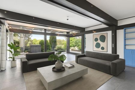 **SOLE AGENT** Available to let is this stunning Huf Haus situated in a private road in the heart of Thames Ditton with private mooring and wonderful views over the River Thames with outdoor pool. - Photo 2