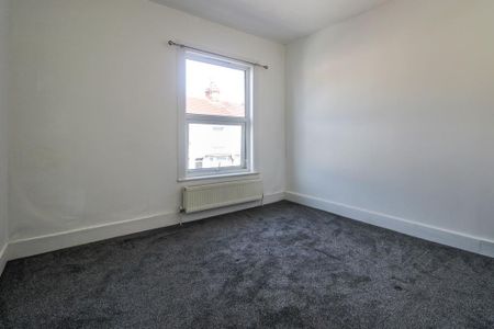 2 bedroom end of terrace house to rent - Photo 4