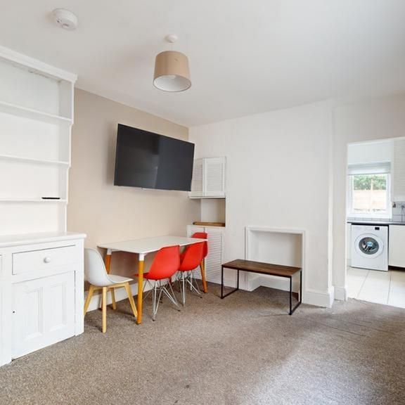 6 bedroom house to rent - Photo 1