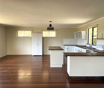 COMFORTABLE 3 BEDROOM PROPERTY WITH OPEN-PLAN LIVING - Photo 6