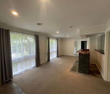 Family home with views - Photo 2