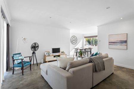 Stylish 2-Bedroom Oasis in Prime Location - A Hidden Gem - Photo 4