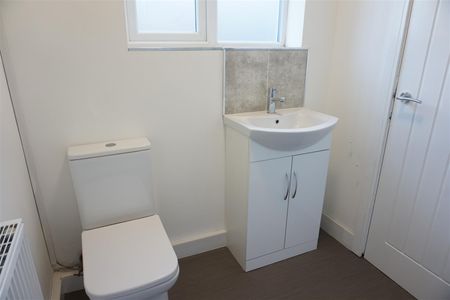 Lodge Road, Redditch - Photo 5