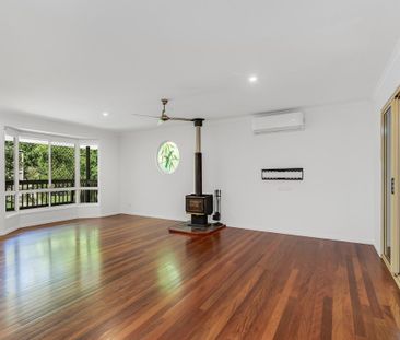 Prime Buderim Family Home: Elevated Living Close to Shops & Amenities! - Photo 1