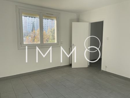 Location Appartement 2 pièces 57m² MARSEILLE 11ème - Photo 2