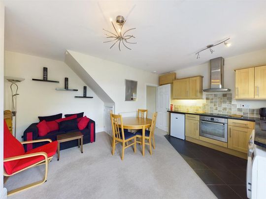 3 bedroom private hall to rent - Photo 1