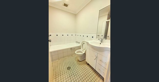 Convenient location, large townhouse, New Renovated - Photo 1