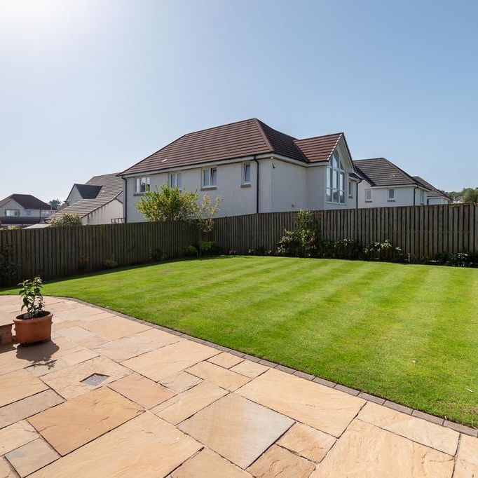 4 bedroom detached house to rent - Photo 1