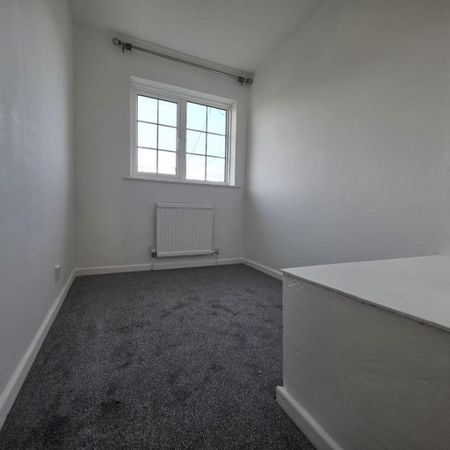 3 bedroom detached house to rent - Photo 2