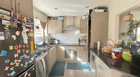 5 BEDROOMS HOME IN ONEHUNGA - Photo 2