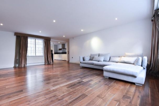 Hill Road, St Johns Wood, London, NW8 - Photo 1