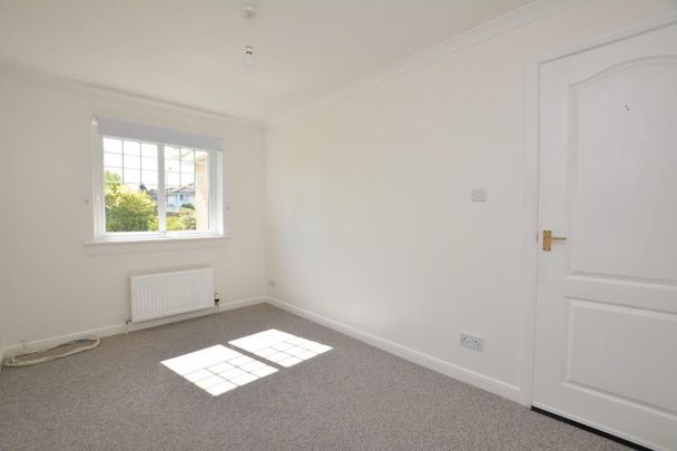 2 bedroom ground floor flat to rent - Photo 1
