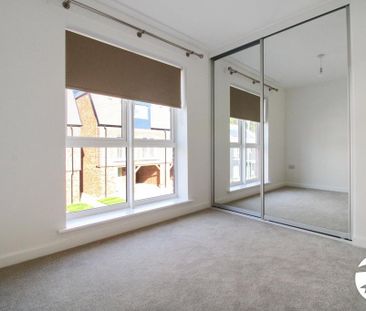 4 bedroom detached house to rent - Photo 4