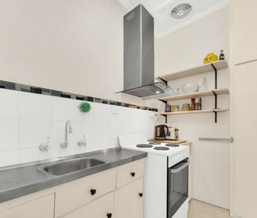 Lovely 3 Bedroom Family Home! - Photo 6