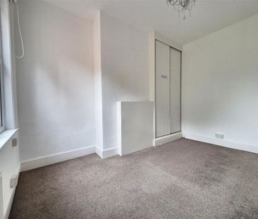 2 bedroom semi-detached house to rent - Photo 5