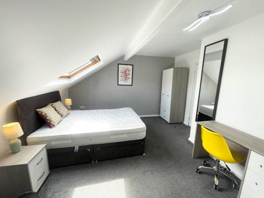 Haddon Road (room 6), Burley, Leeds - Photo 1