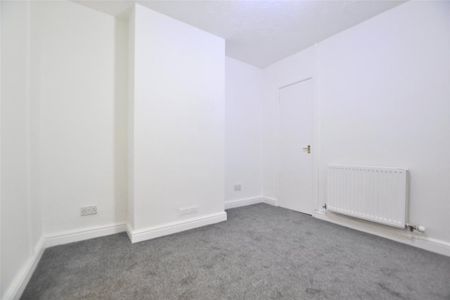 2 bedroom end of terrace house to rent - Photo 5